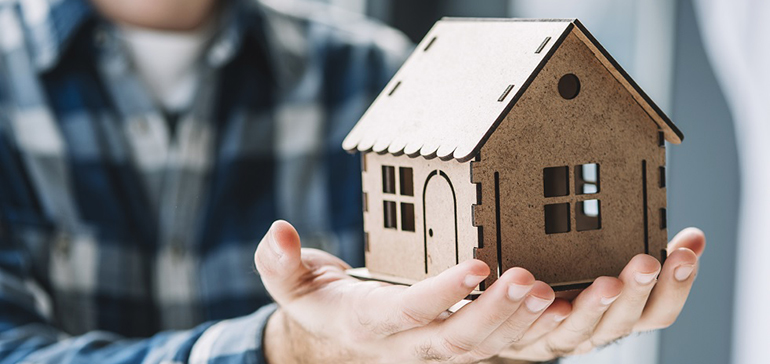 La compraventa de viviendas modera su caída al 34,3% en junio y suma 4 meses a la baja