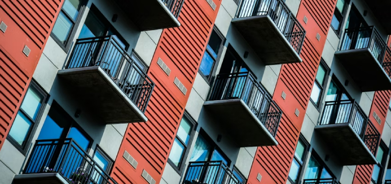 El alquiler a estudiantes, ¿se trata de un contrato de vivienda habitual o un arrendamiento de temporada?